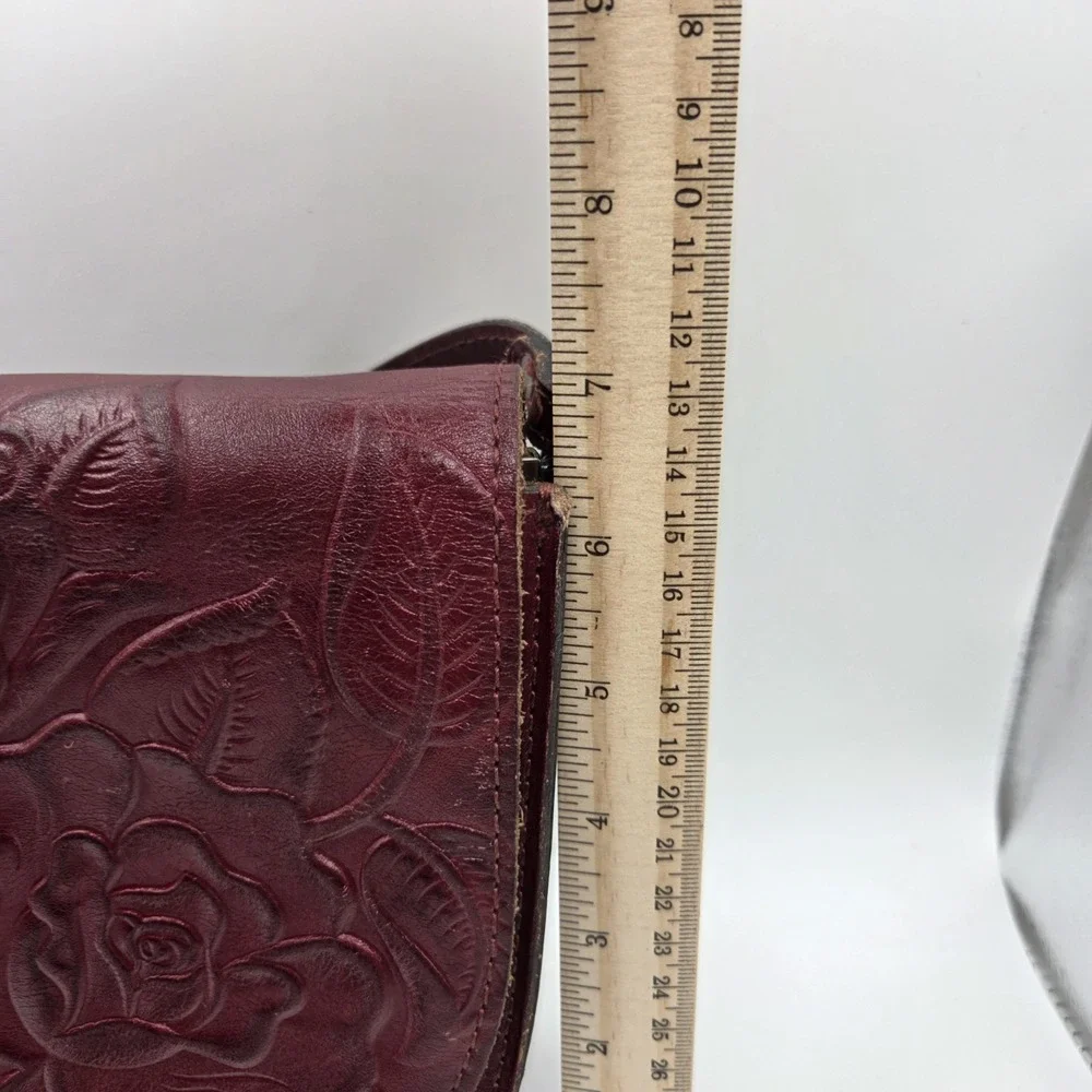 Patricia Nash Red Brinlee Saddle Crossbody Rose Tooled Leather Tassel Card Slots